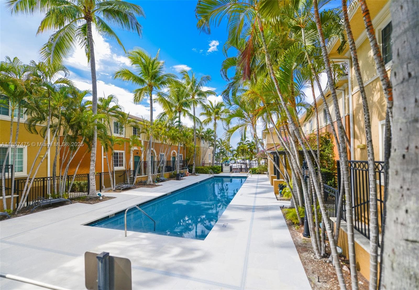 2821 NE 185th St # 408, Aventura FL 33180 — 32
