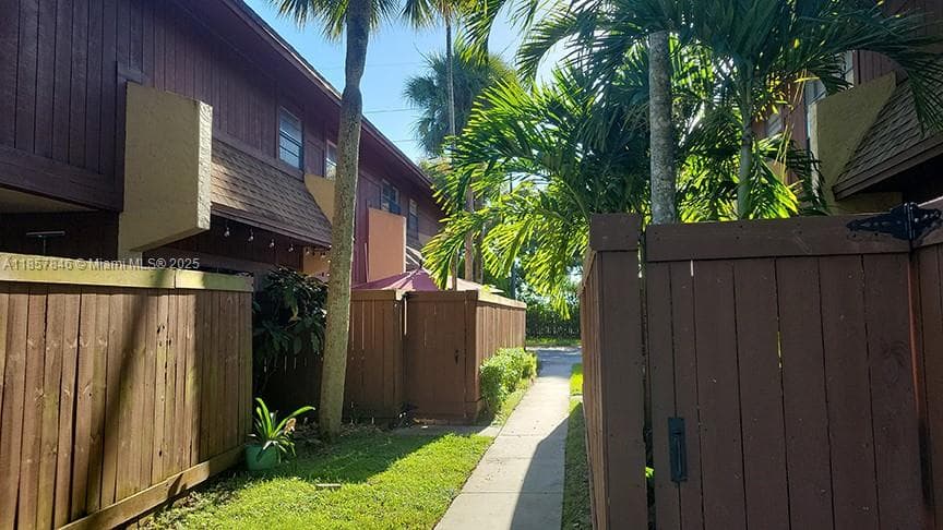 6445 SW 116th Pl # A, Miami FL 33173 — 2