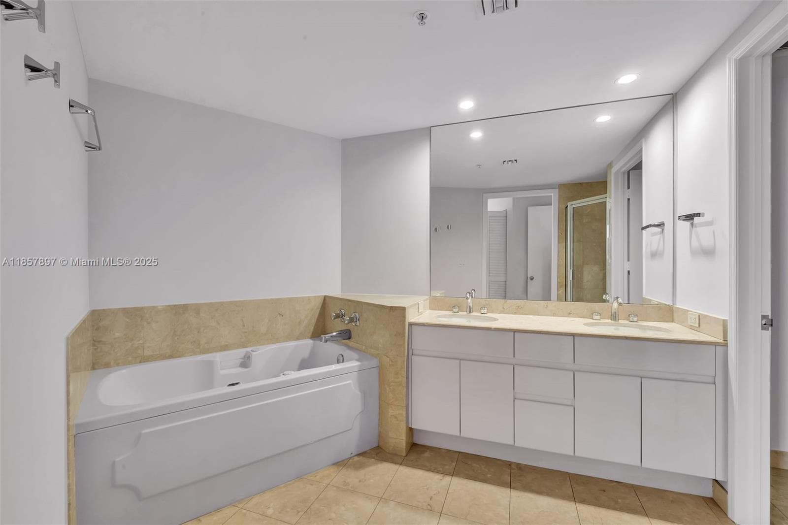848 Brickell Key Dr # 2602, Miami FL 33131 — 25