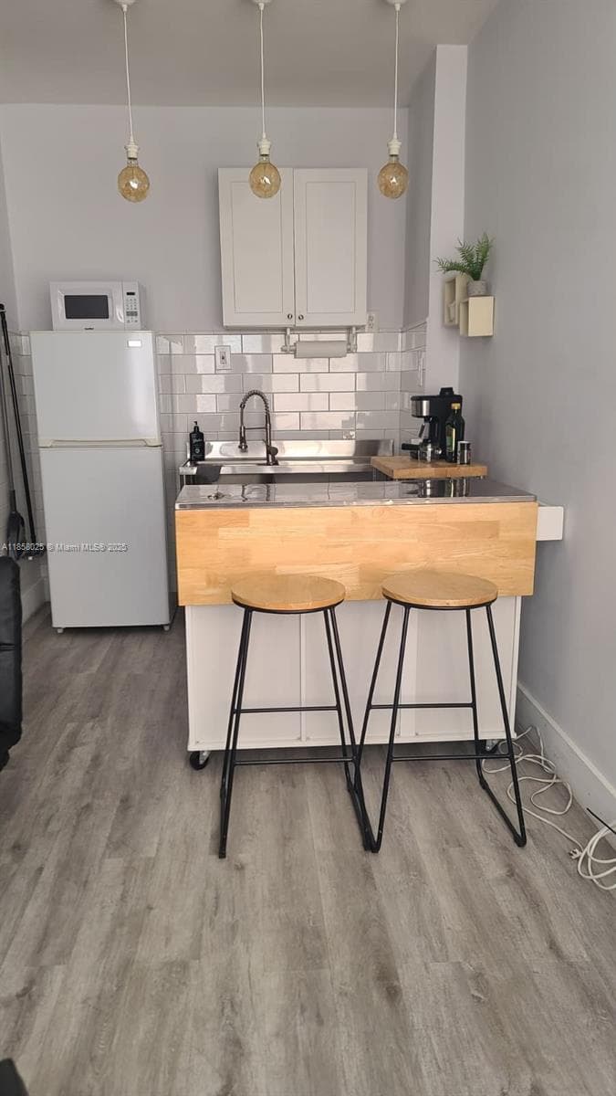 3710 Collins Ave # 309, Miami Beach FL 33140 — 2