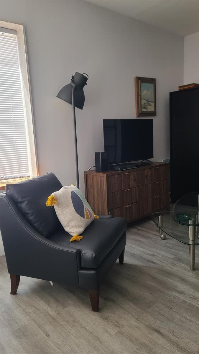 3710 Collins Ave # 309, Miami Beach FL 33140 — 4