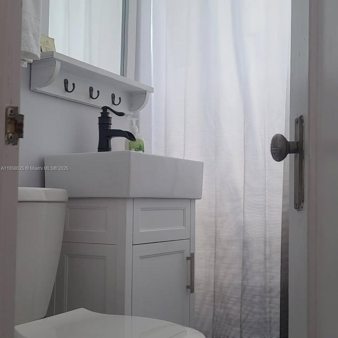 3710 Collins Ave # 309, Miami Beach FL 33140 — 8