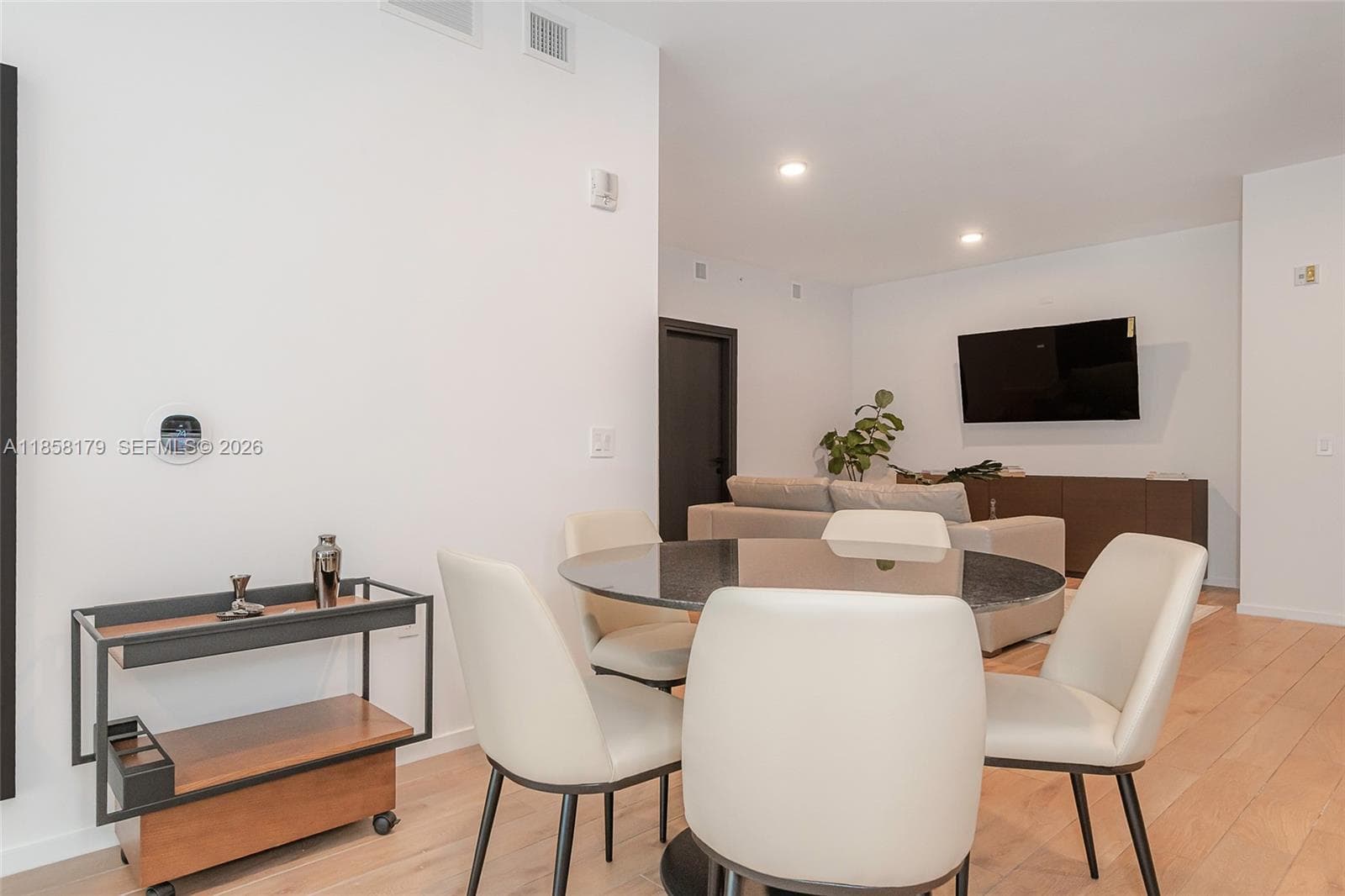 398 NE 5th St # 4417, Miami FL 33132 — 26