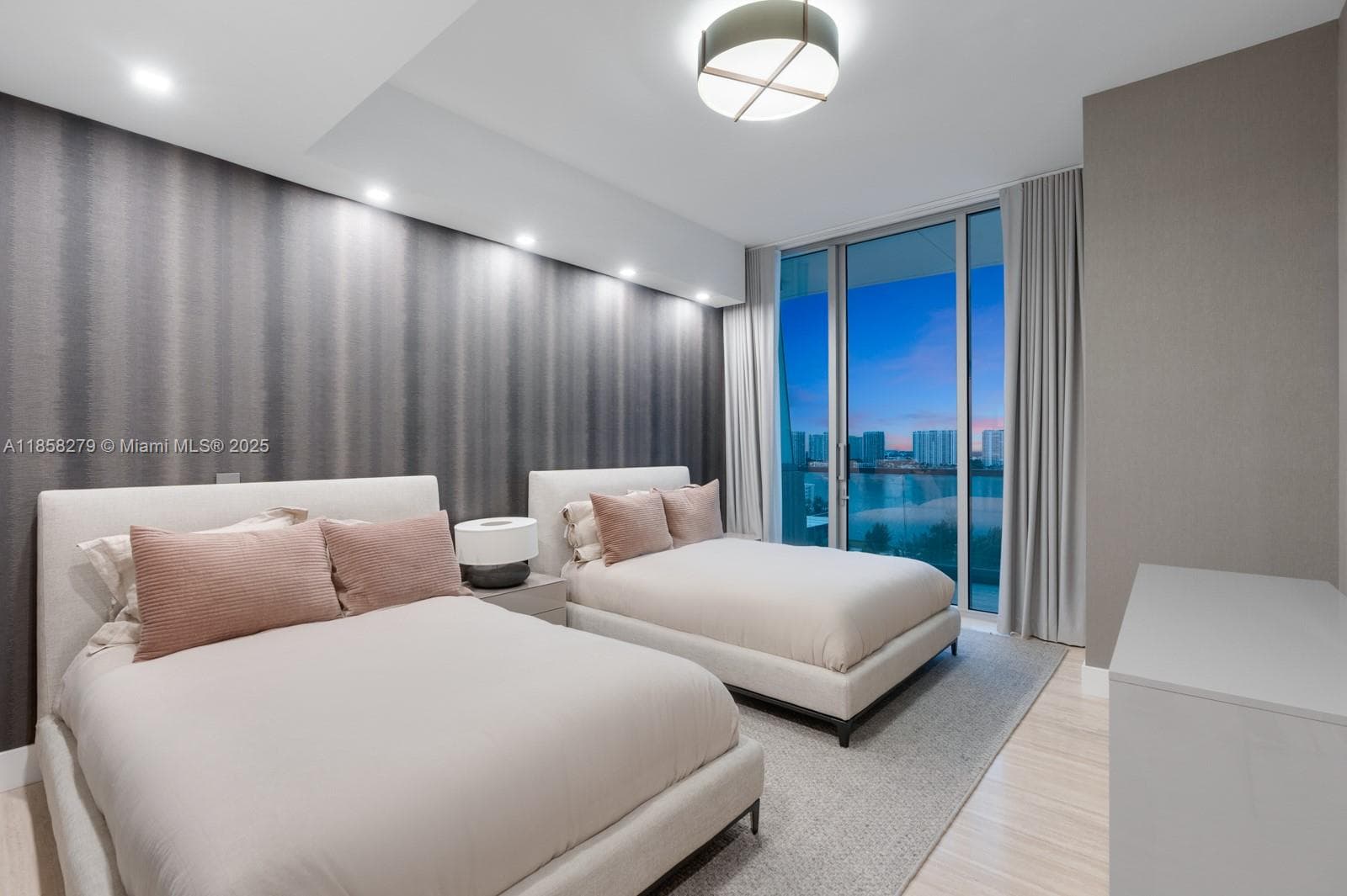 18501 Collins Ave, Sunny Isles Beach FL 33160 — 35