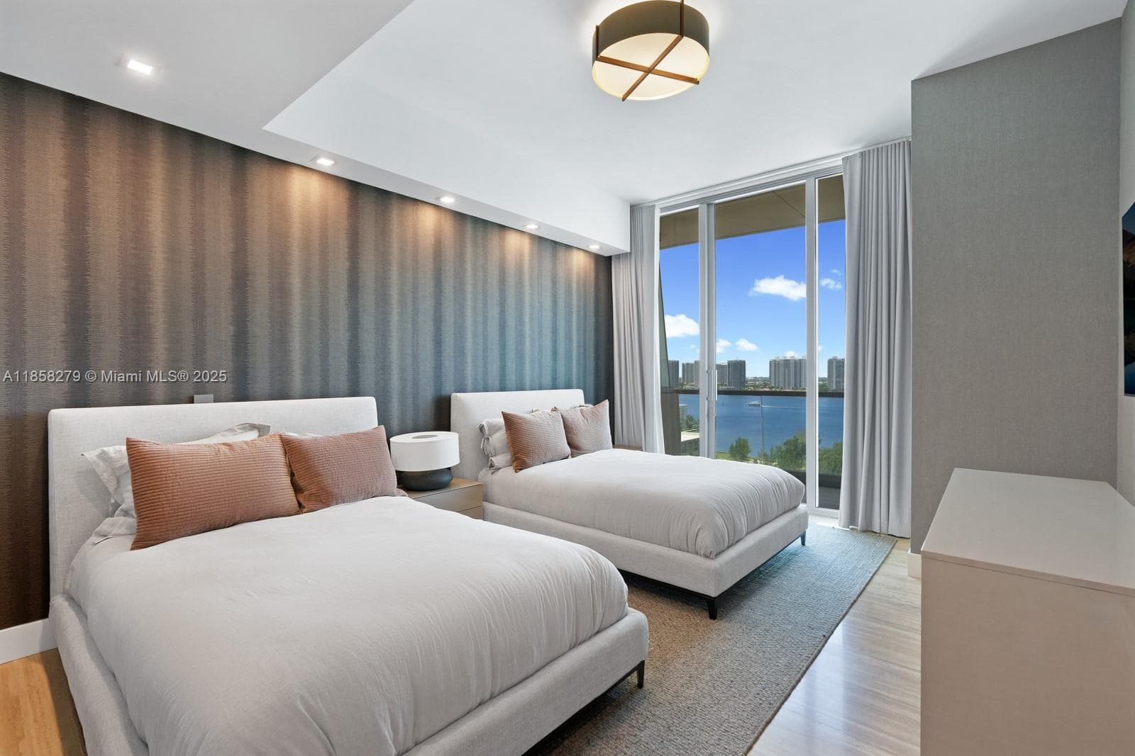 18501 Collins Ave, Sunny Isles Beach FL 33160 — 25