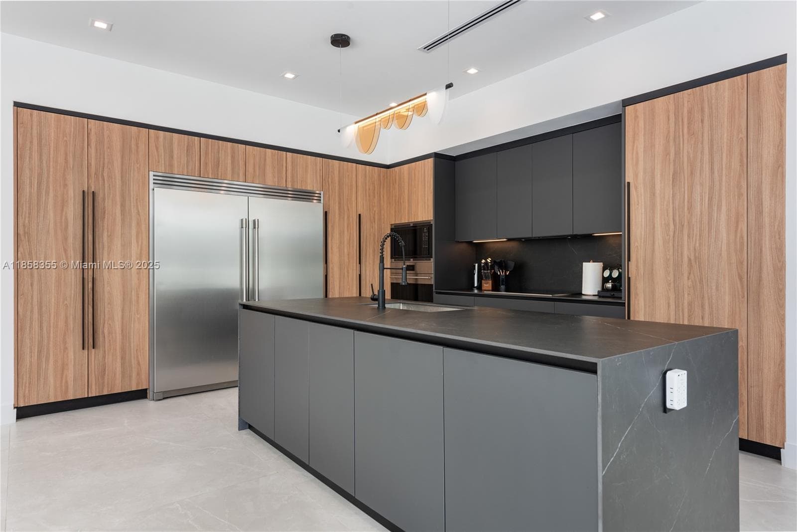 1960 NE 197th Ter, Miami FL 33179 — 16