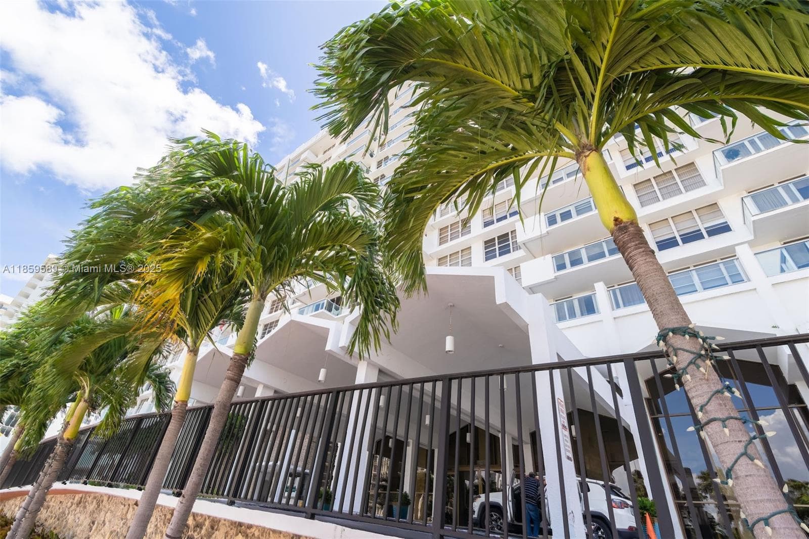 5601 Collins Ave # 1204, Miami Beach FL 33140 — 34