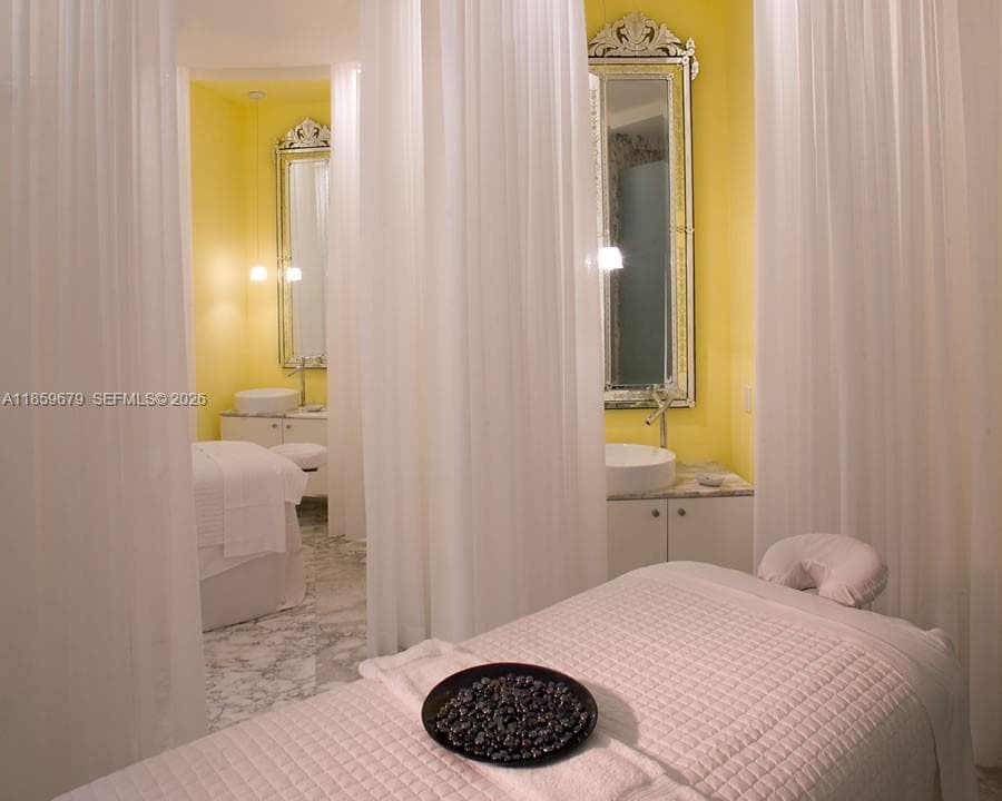 485 Brickell Ave # 2210, Miami FL 33131 — 53