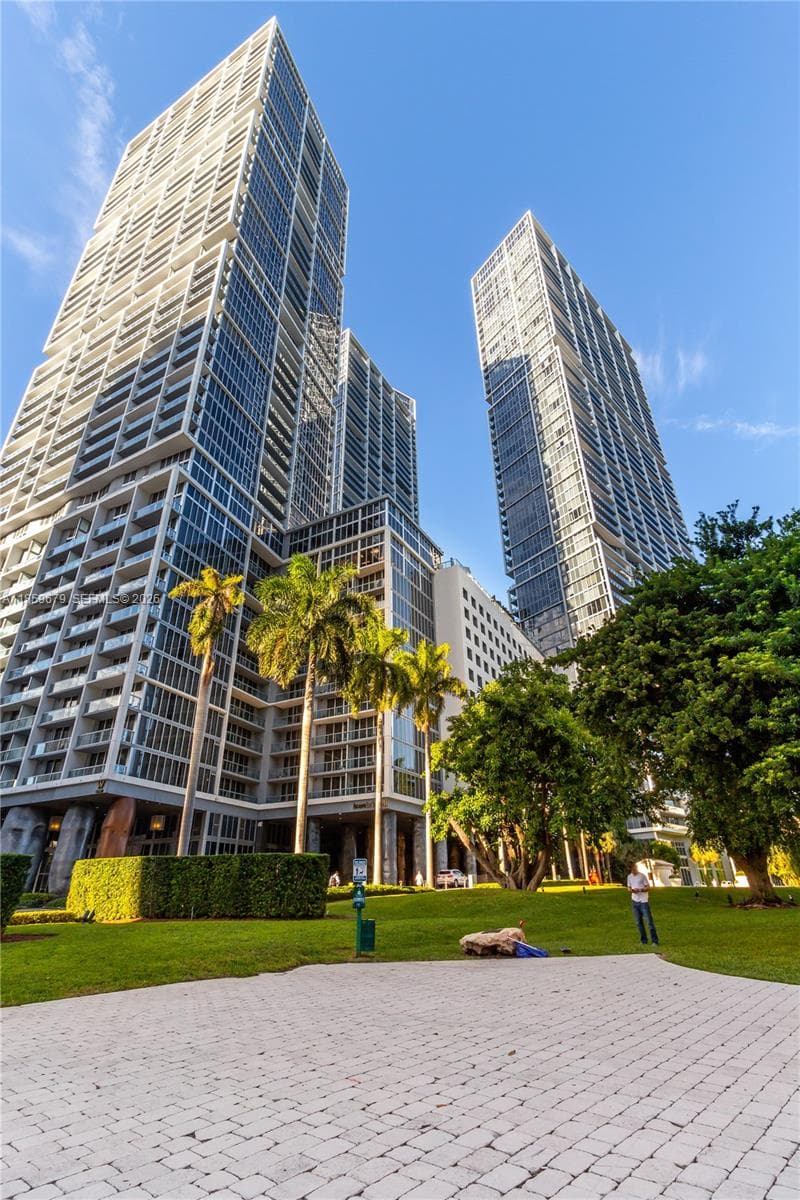 485 Brickell Ave # 2210, Miami FL 33131 — 73
