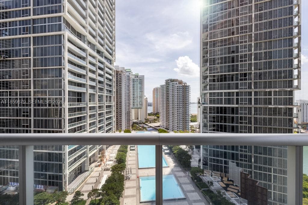 485 Brickell Ave # 2210, Miami FL 33131 — 32