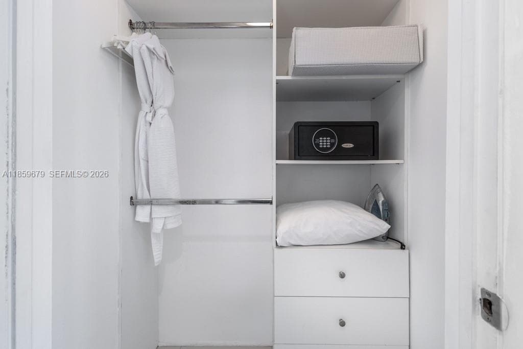485 Brickell Ave # 2210, Miami FL 33131 — 24