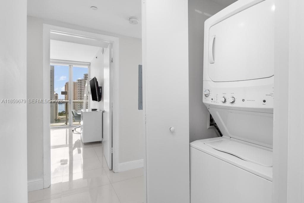 485 Brickell Ave # 2210, Miami FL 33131 — 30