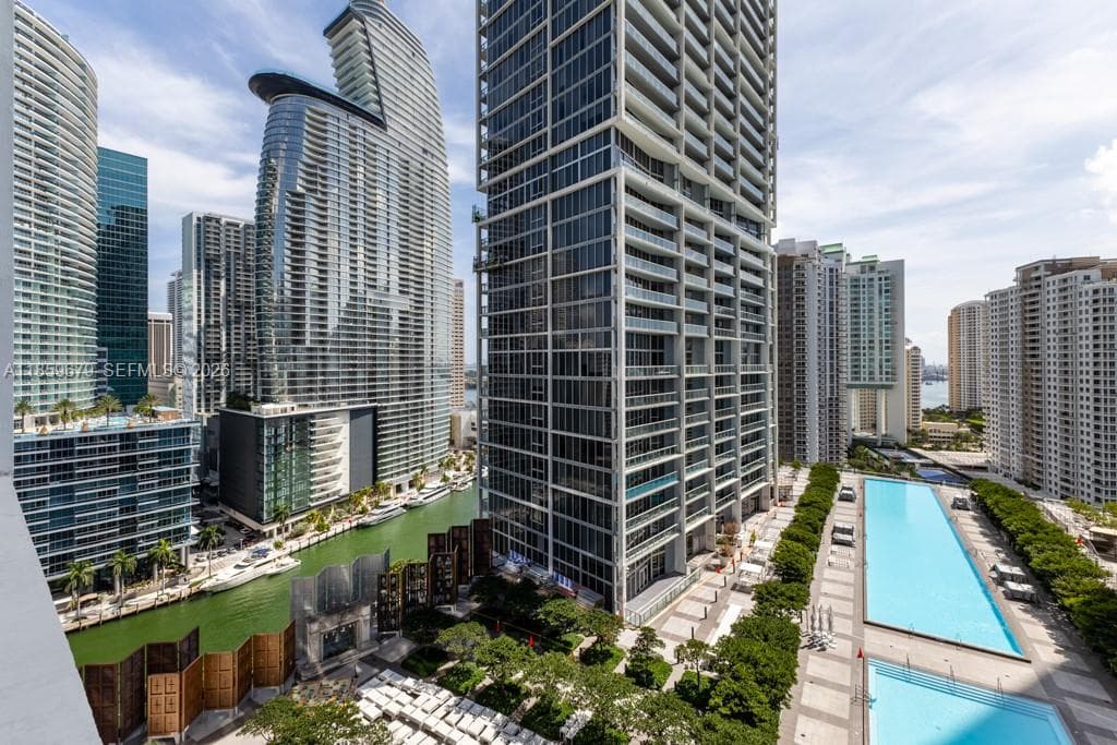 485 Brickell Ave # 2210, Miami FL 33131 — 34