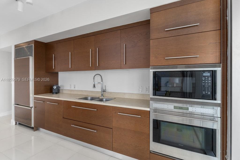 485 Brickell Ave # 2210, Miami FL 33131 — 14