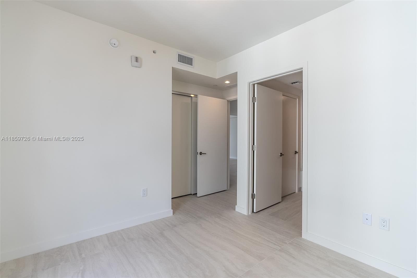 77 SE 5th St # 2410, Miami FL 33131 — 72