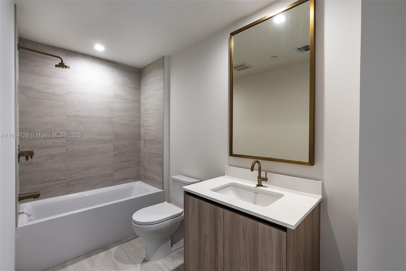 77 SE 5th St # 2410, Miami FL 33131 — 73