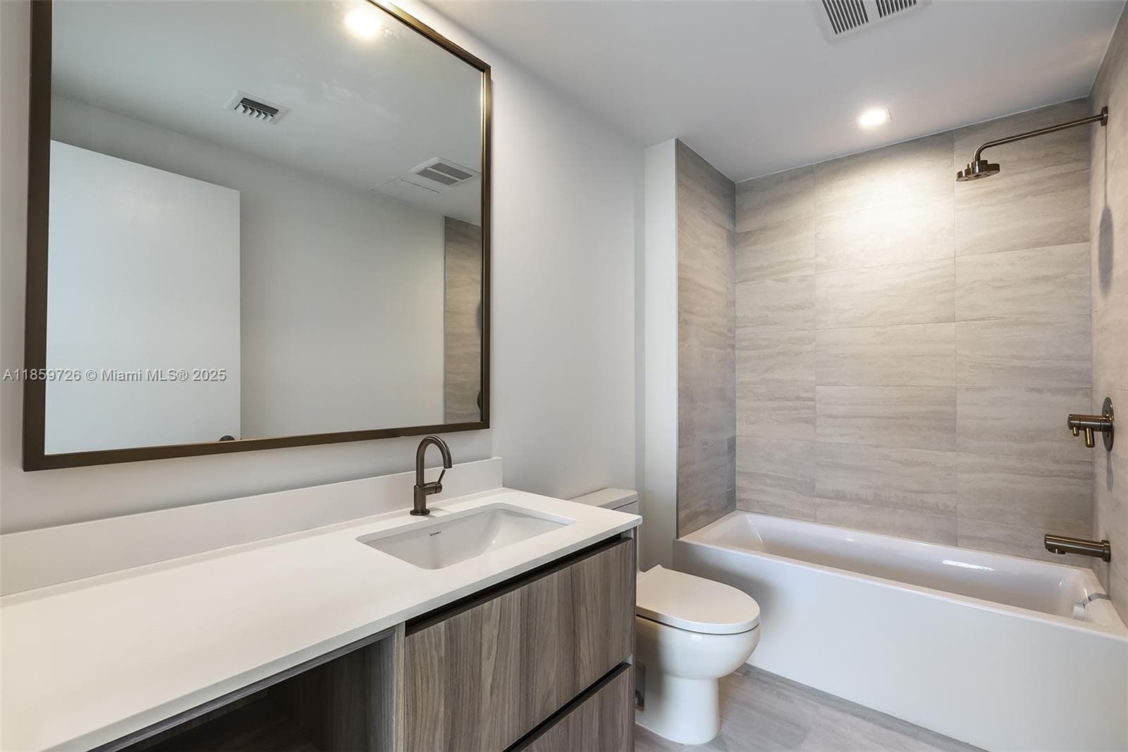 77 SE 5th St # 2410, Miami FL 33131 — 84