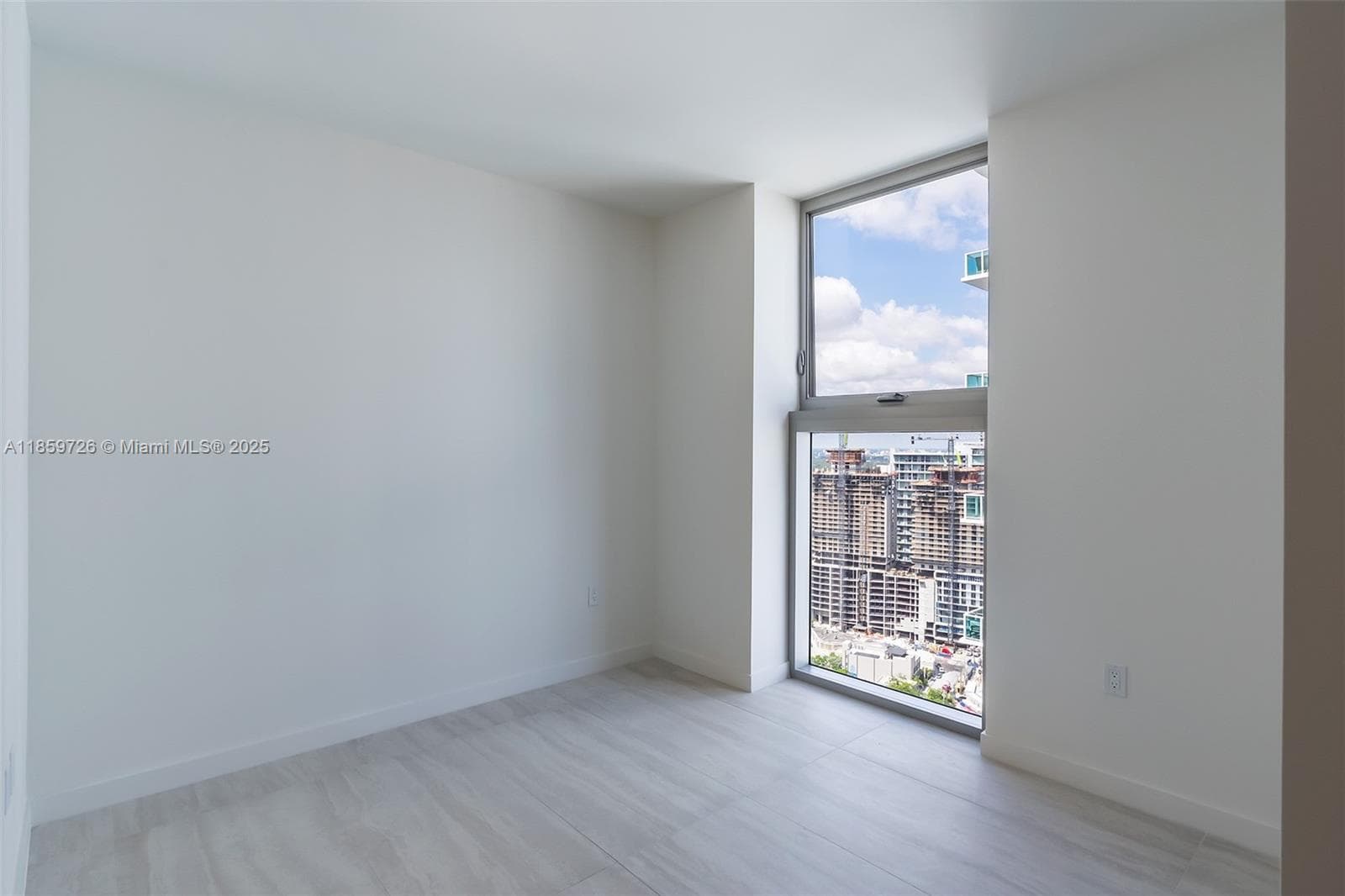 77 SE 5th St # 2410, Miami FL 33131 — 71