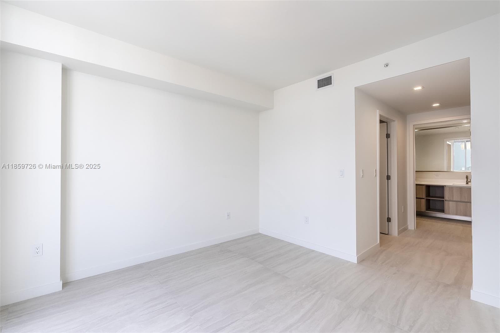 77 SE 5th St # 2410, Miami FL 33131 — 92