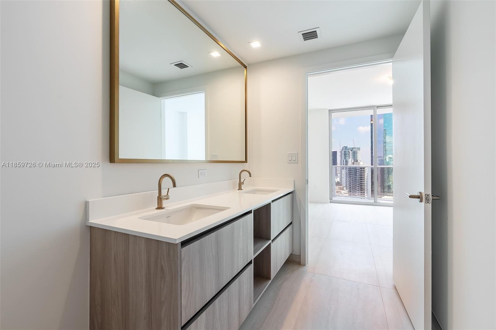 77 SE 5th St # 2410, Miami FL 33131 — 61