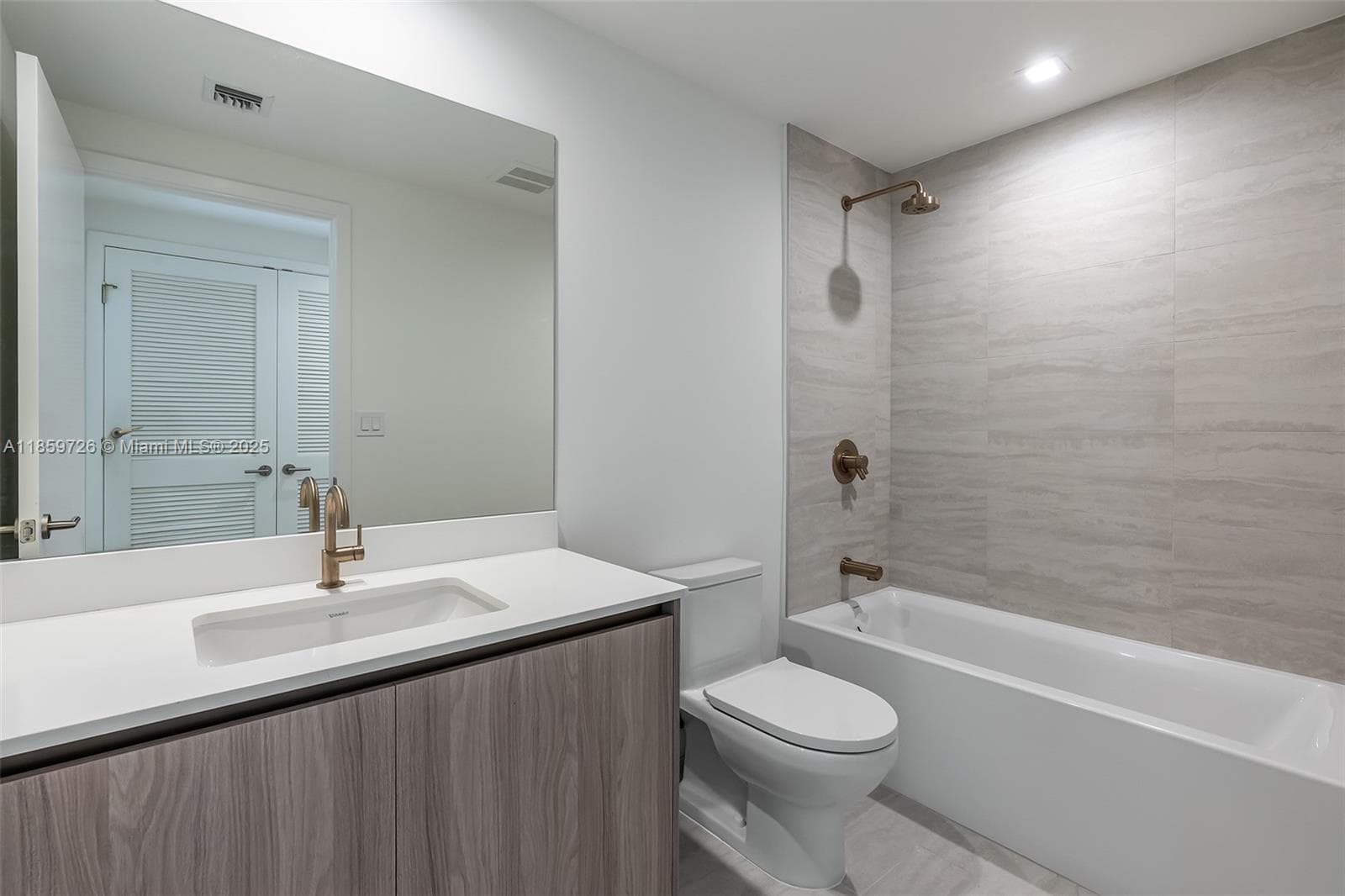 77 SE 5th St # 2410, Miami FL 33131 — 65
