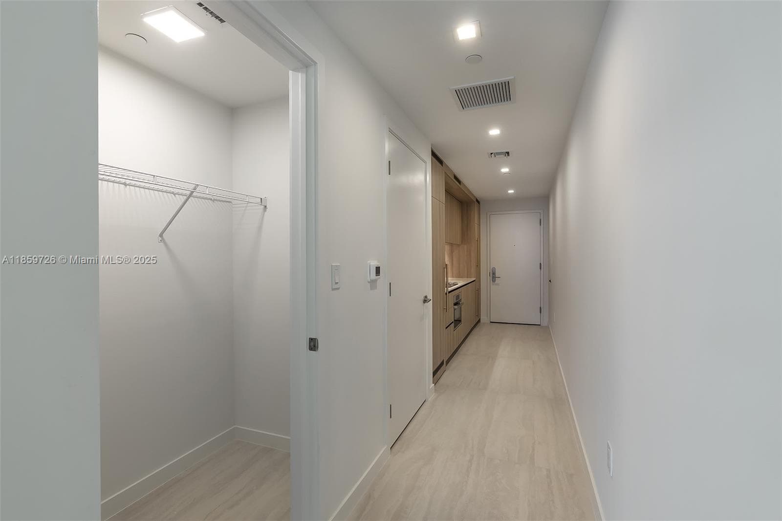 77 SE 5th St # 2410, Miami FL 33131 — 82
