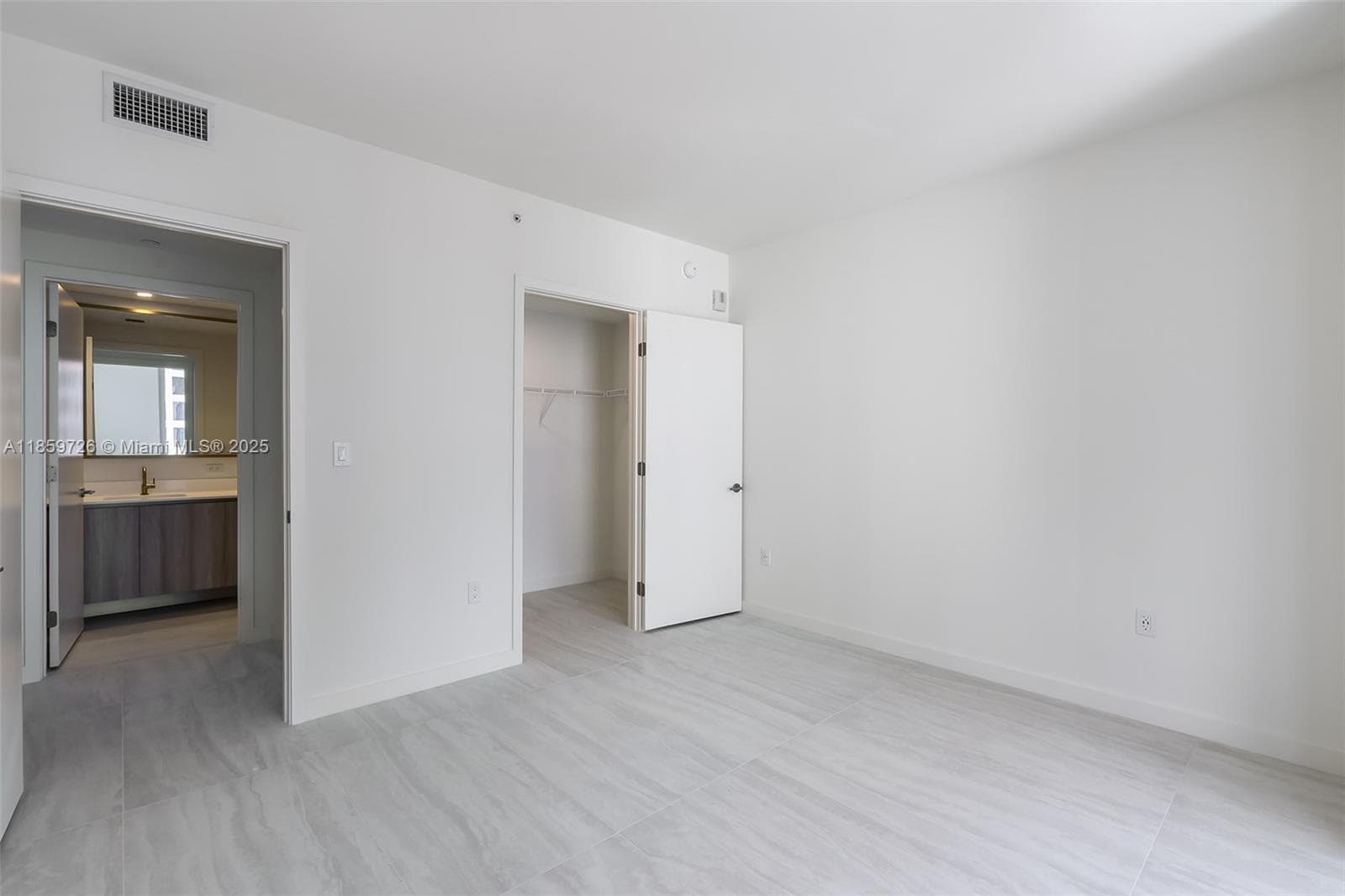 77 SE 5th St # 2410, Miami FL 33131 — 59