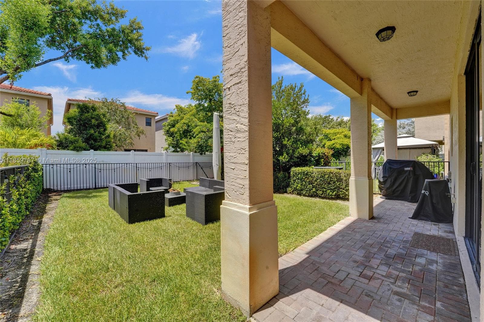 650 NE 191st Ter, Miami FL 33179 — 72