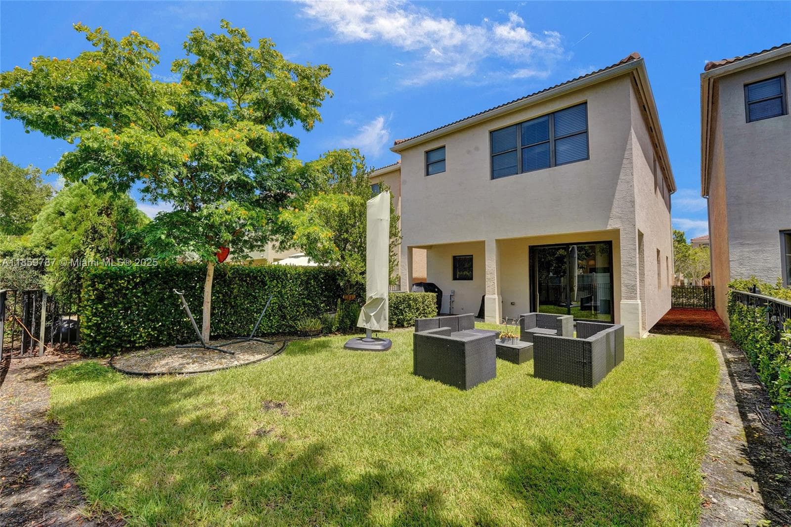 650 NE 191st Ter, Miami FL 33179 — 76