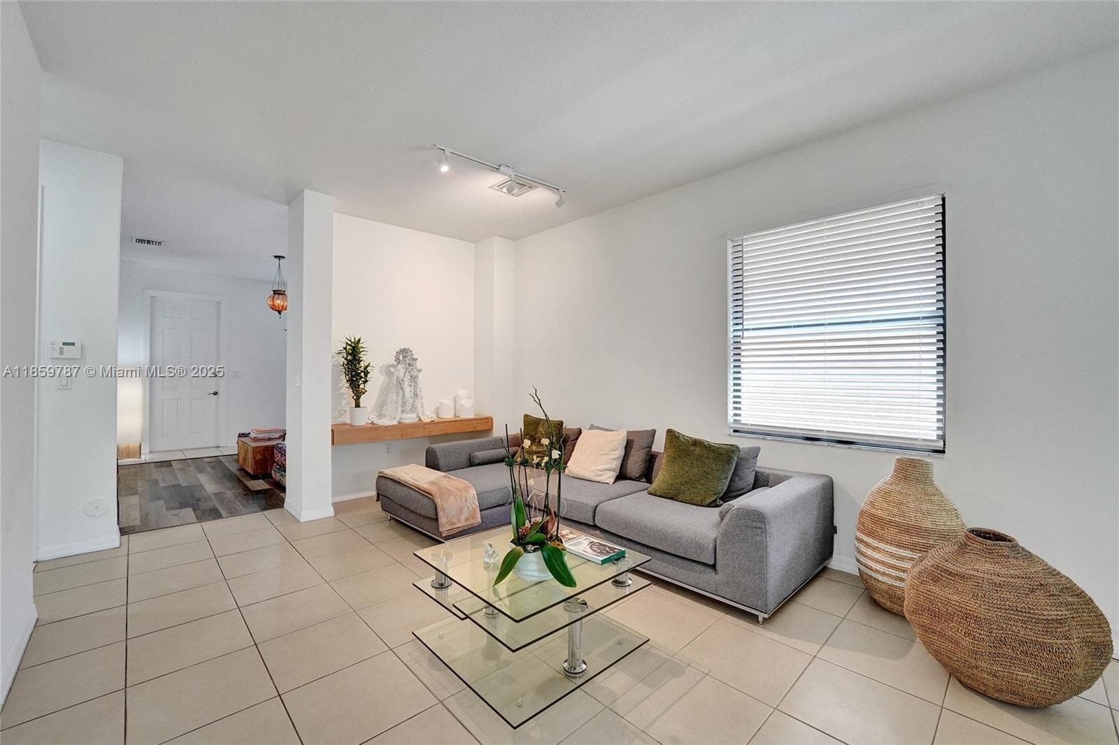 650 NE 191st Ter, Miami FL 33179 — 17