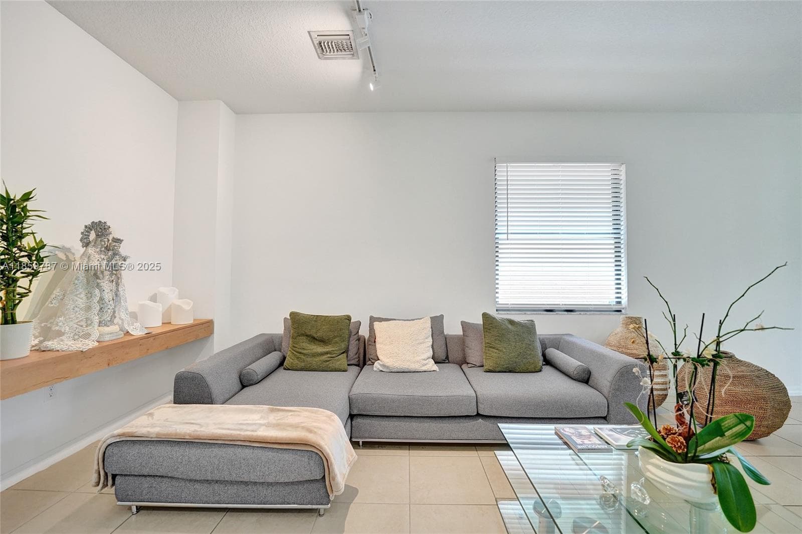 650 NE 191st Ter, Miami FL 33179 — 16
