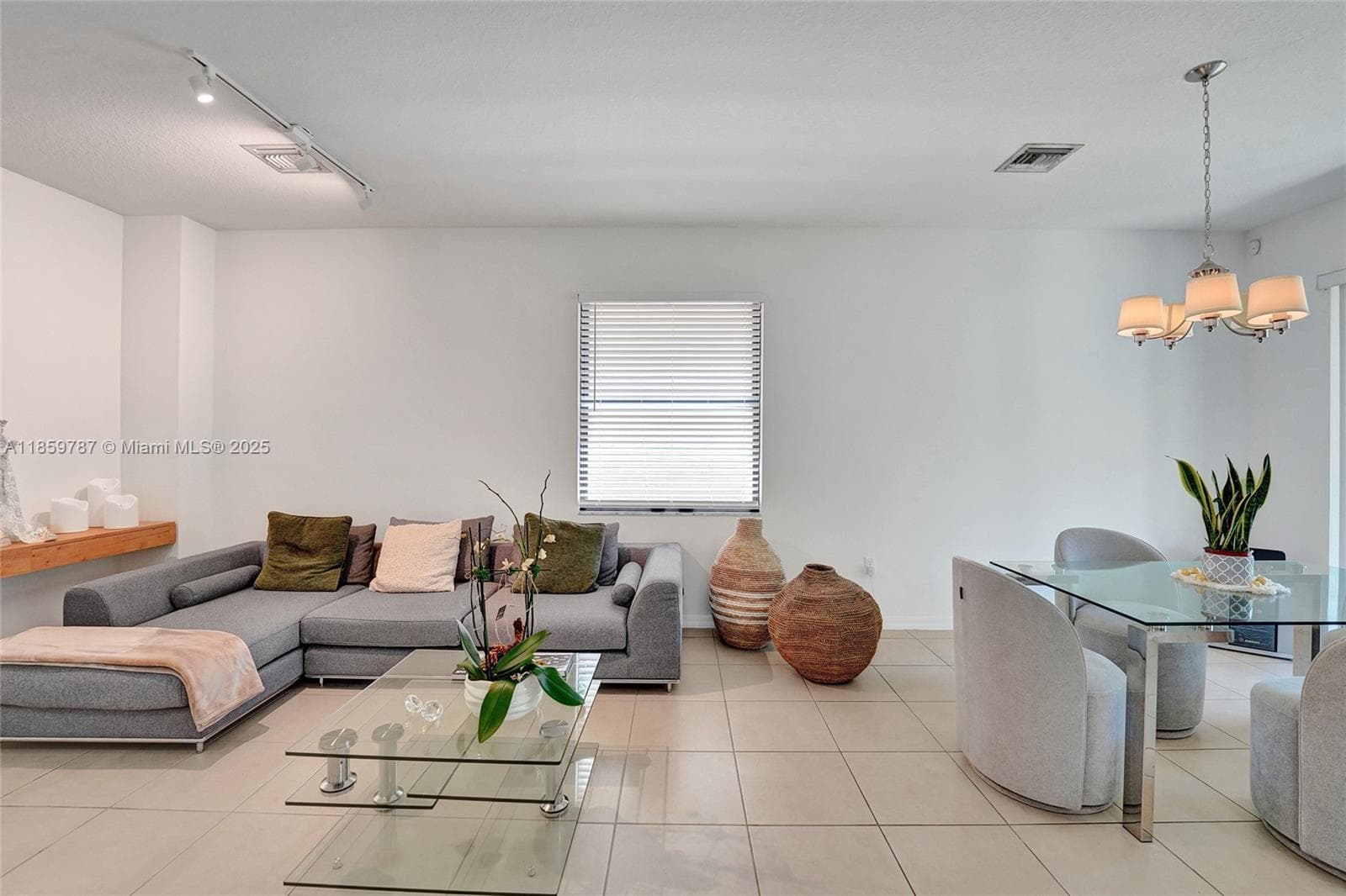650 NE 191st Ter, Miami FL 33179 — 22