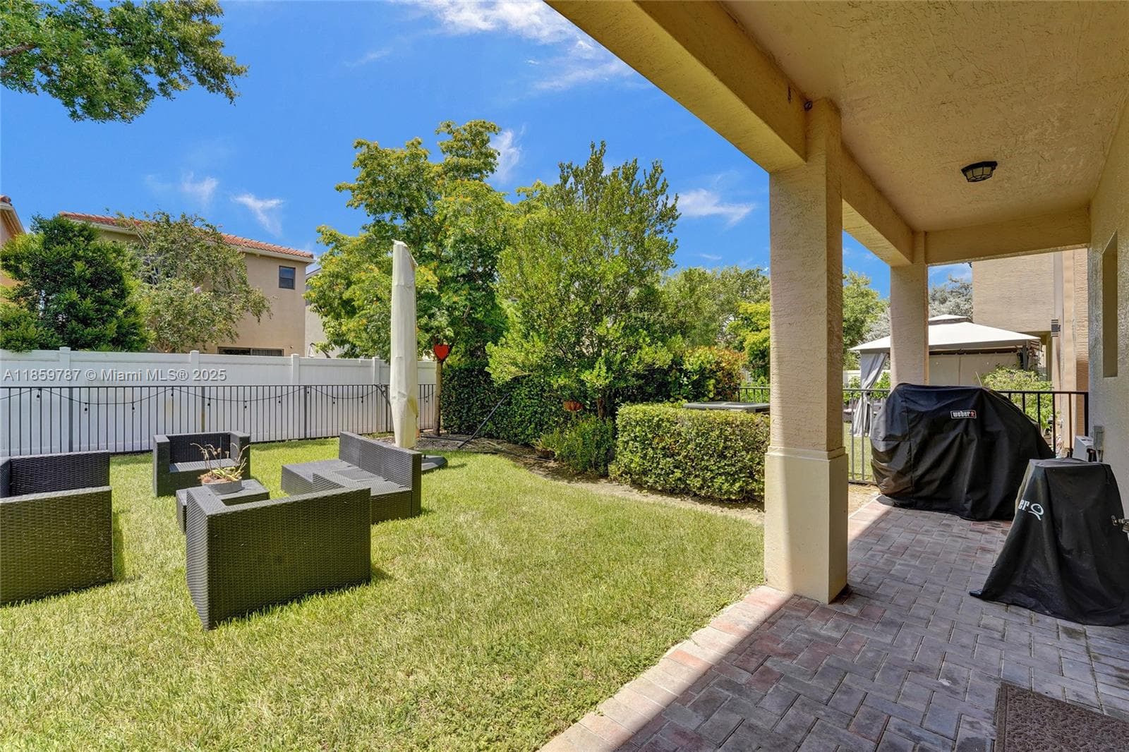 650 NE 191st Ter, Miami FL 33179 — 71