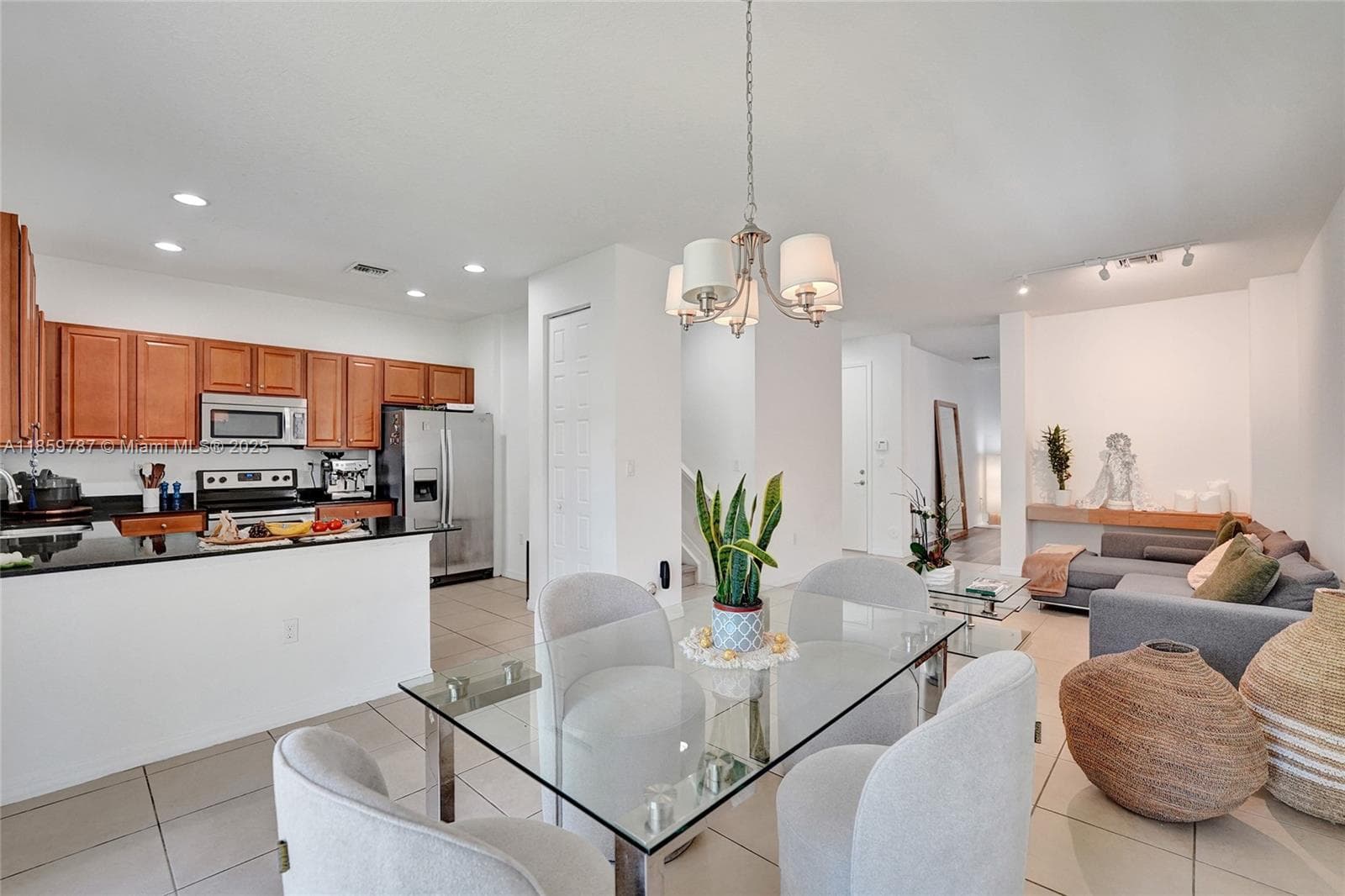 650 NE 191st Ter, Miami FL 33179 — 28