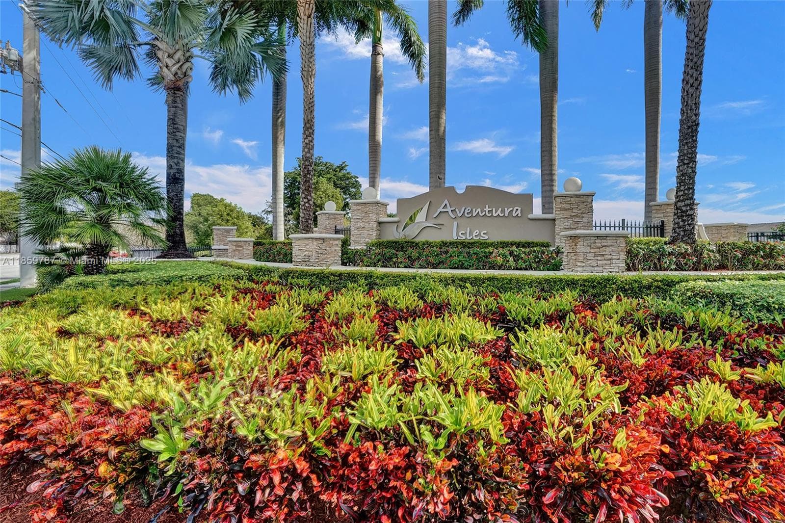 650 NE 191st Ter, Miami FL 33179 — 89