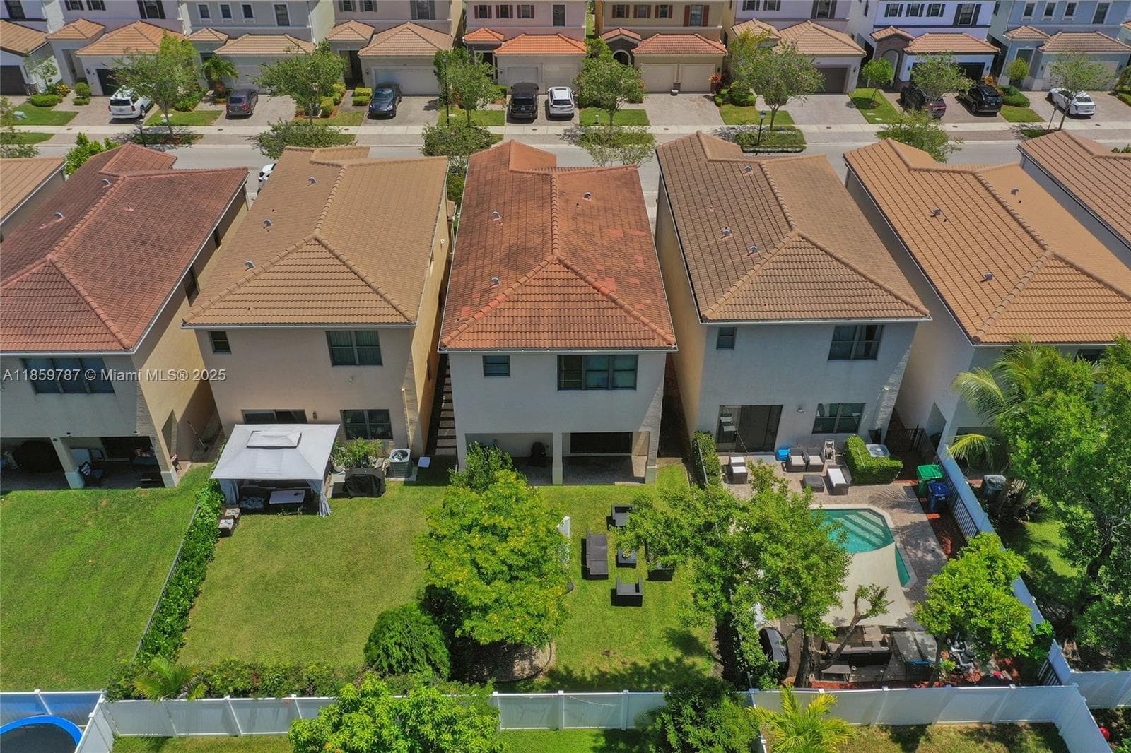 650 NE 191st Ter, Miami FL 33179 — 82