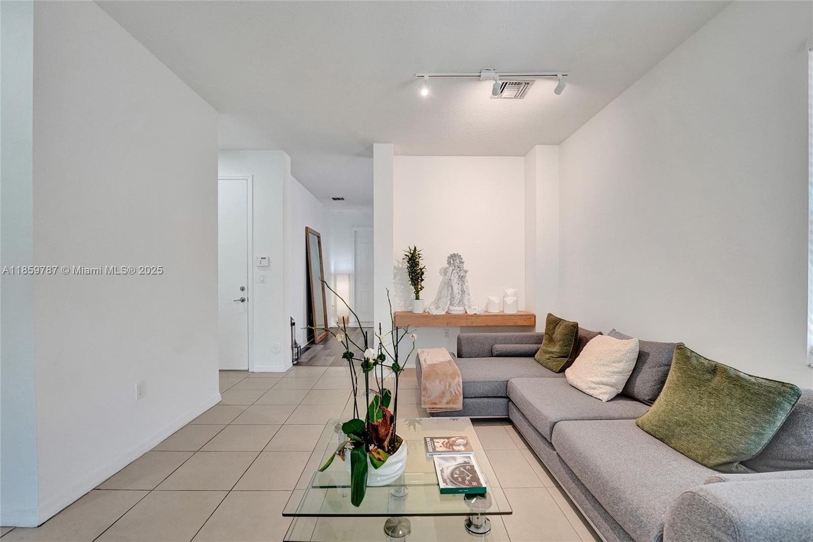 650 NE 191st Ter, Miami FL 33179 — 18
