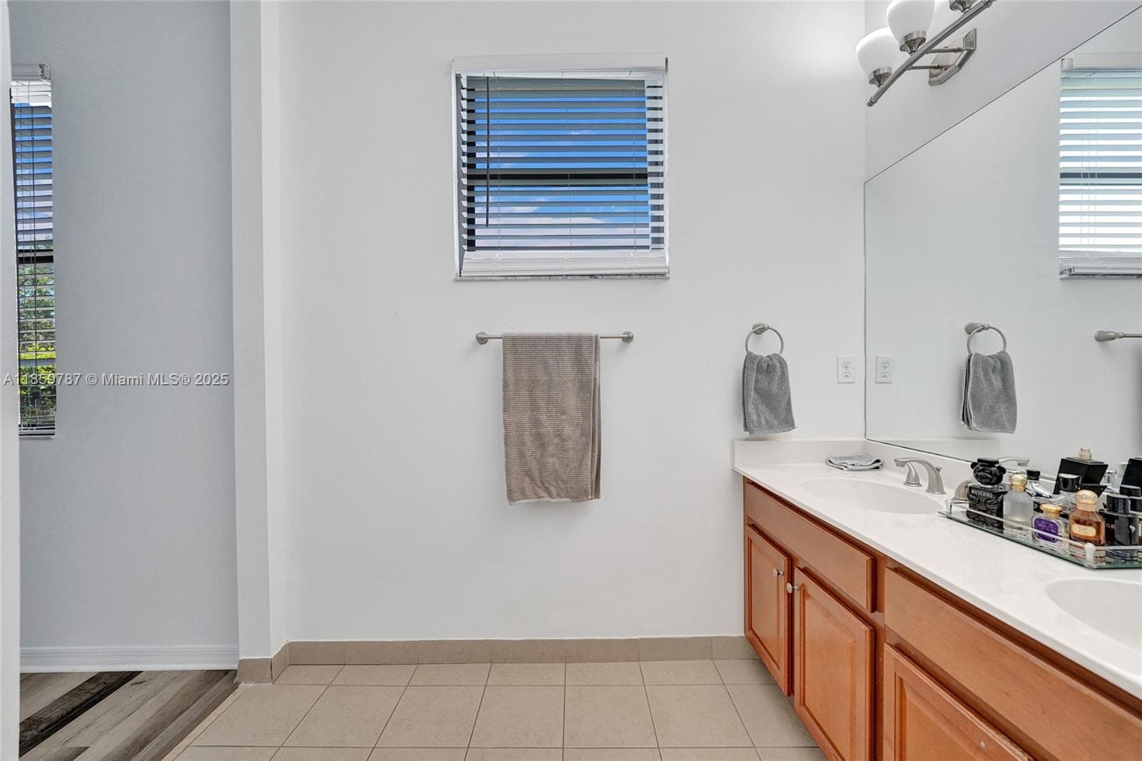 650 NE 191st Ter, Miami FL 33179 — 50
