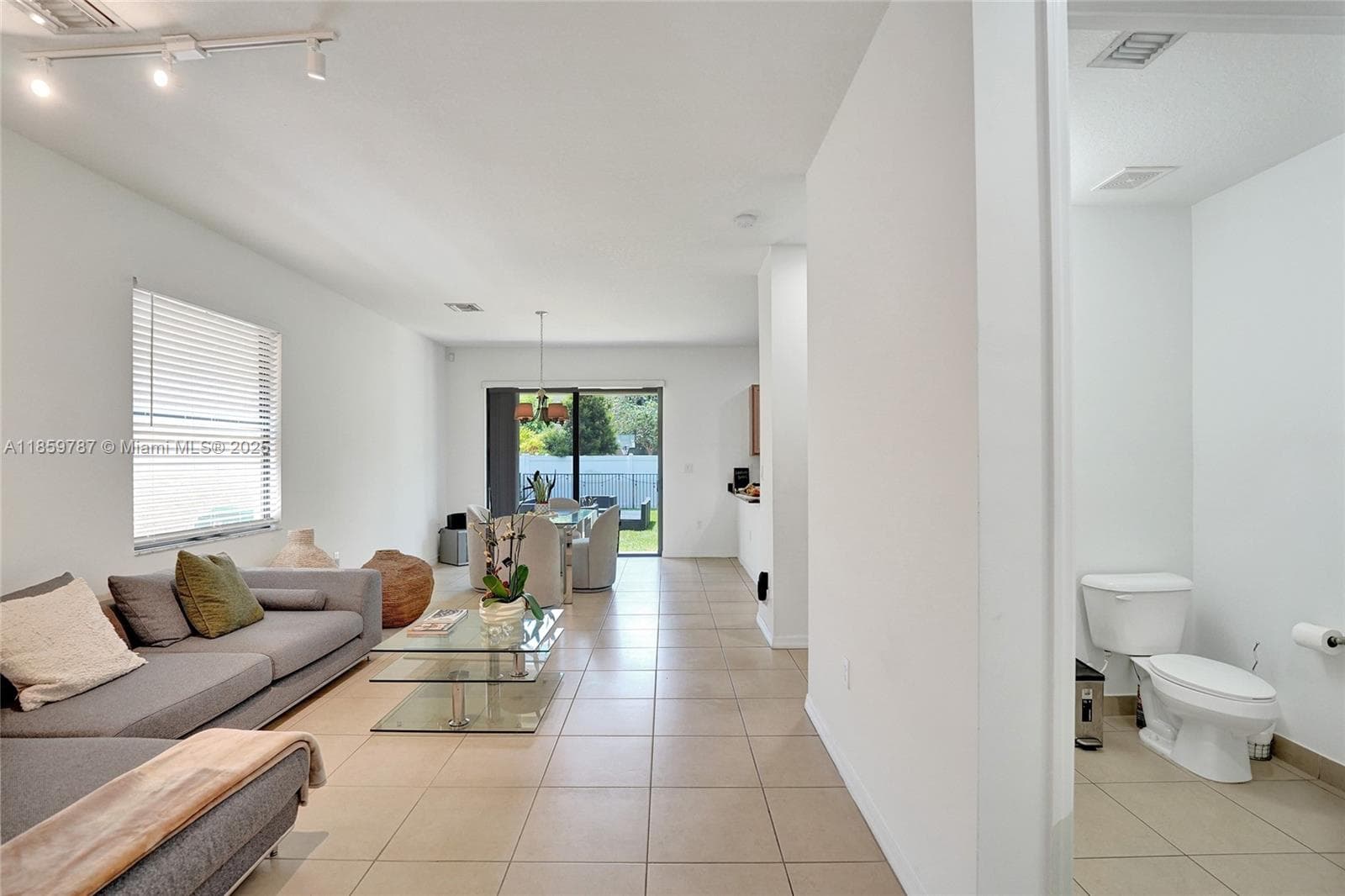 650 NE 191st Ter, Miami FL 33179 — 11