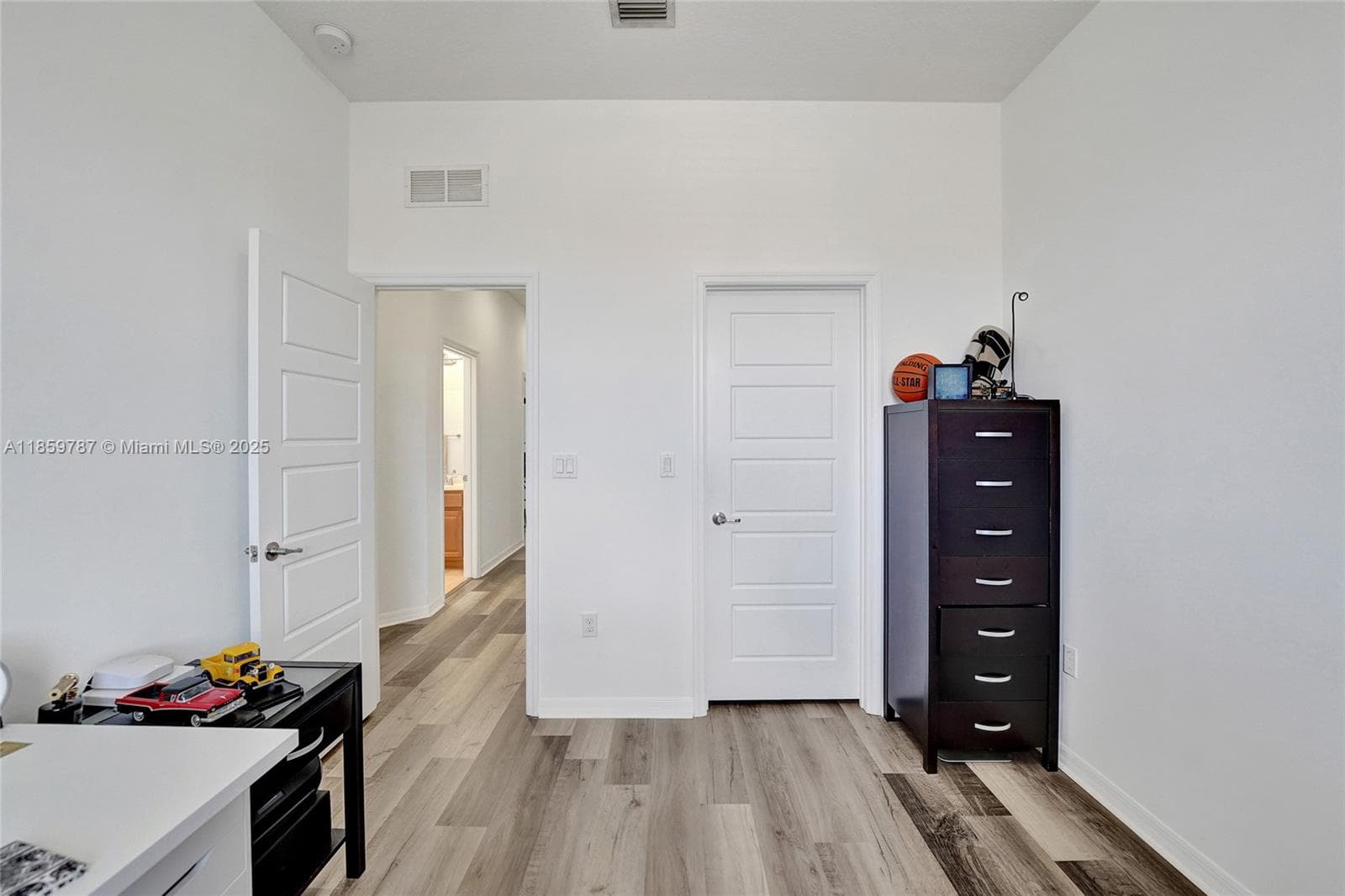 650 NE 191st Ter, Miami FL 33179 — 68