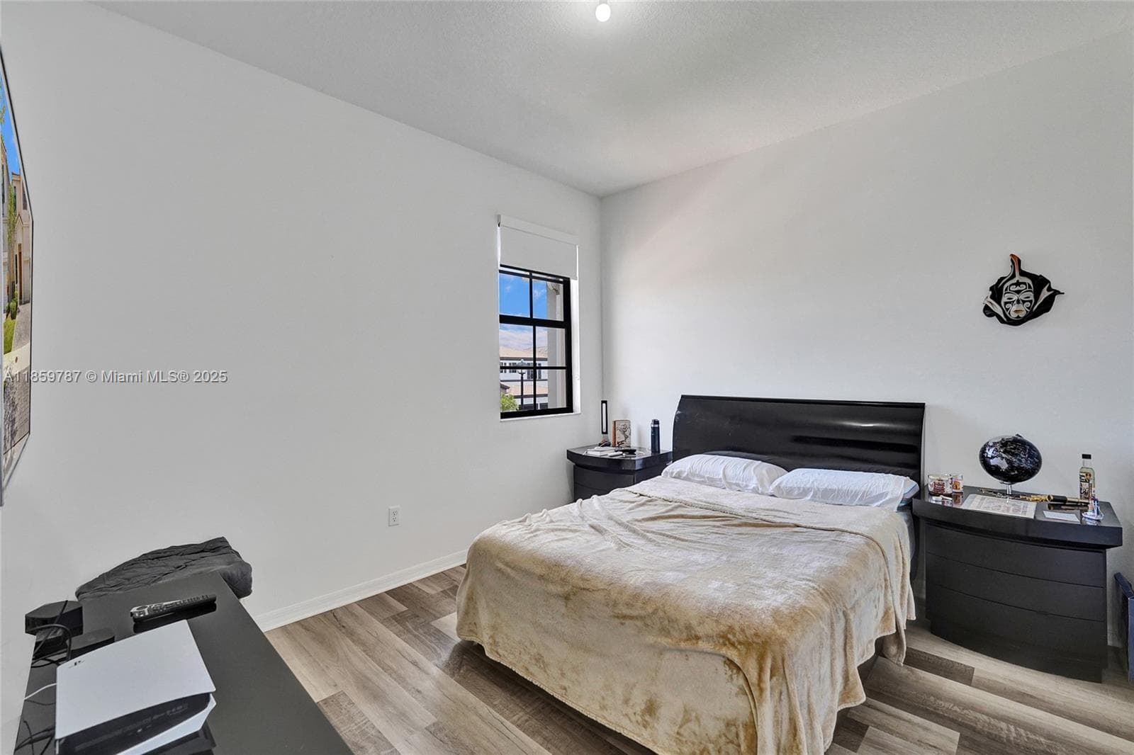 650 NE 191st Ter, Miami FL 33179 — 60