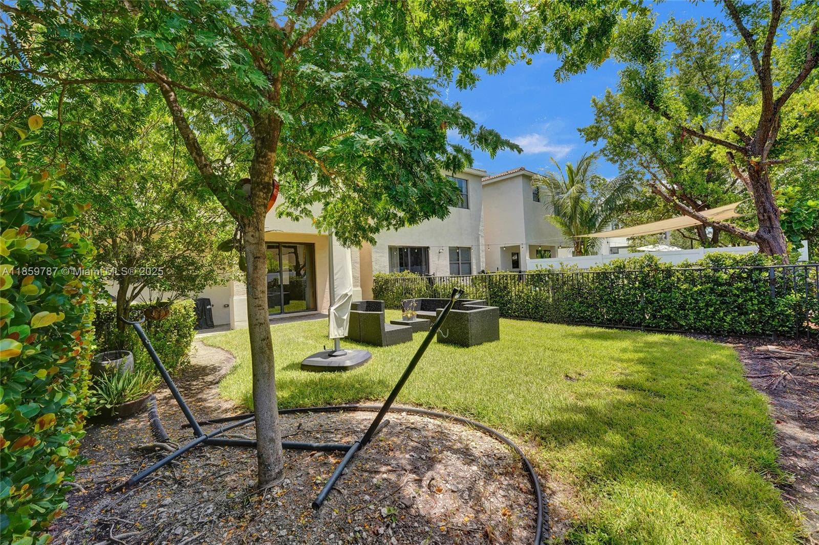 650 NE 191st Ter, Miami FL 33179 — 78
