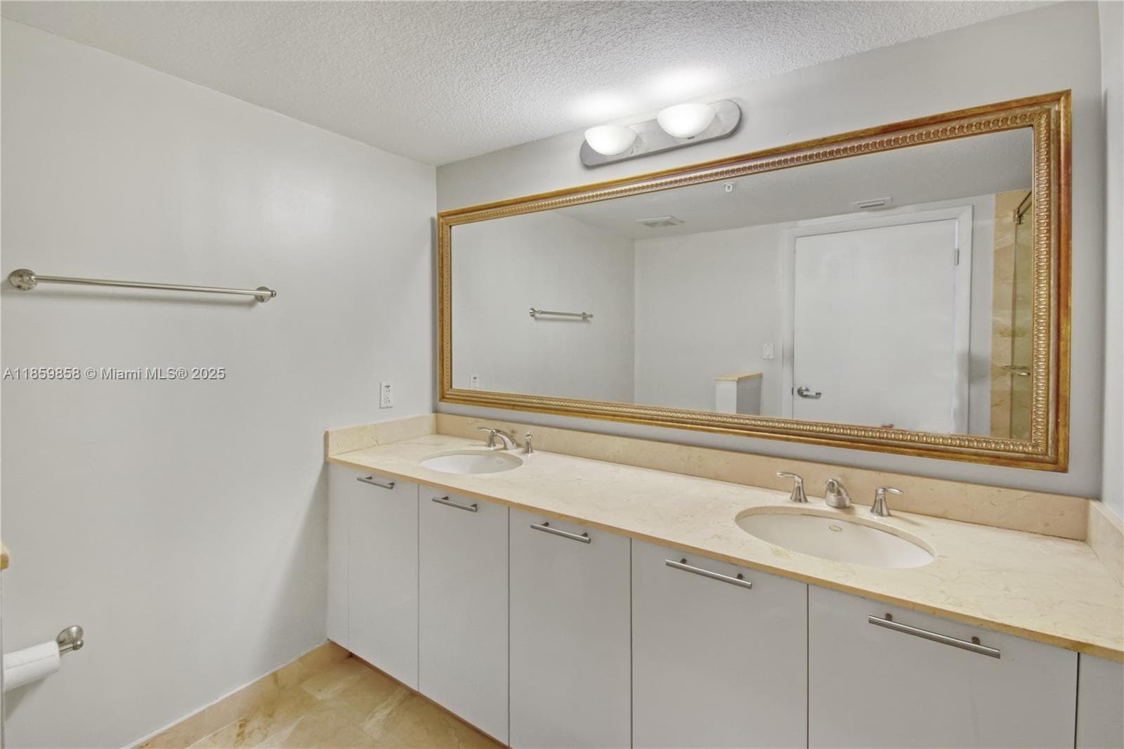 1800 N Bayshore Dr # 509, Miami FL 33132 — 24