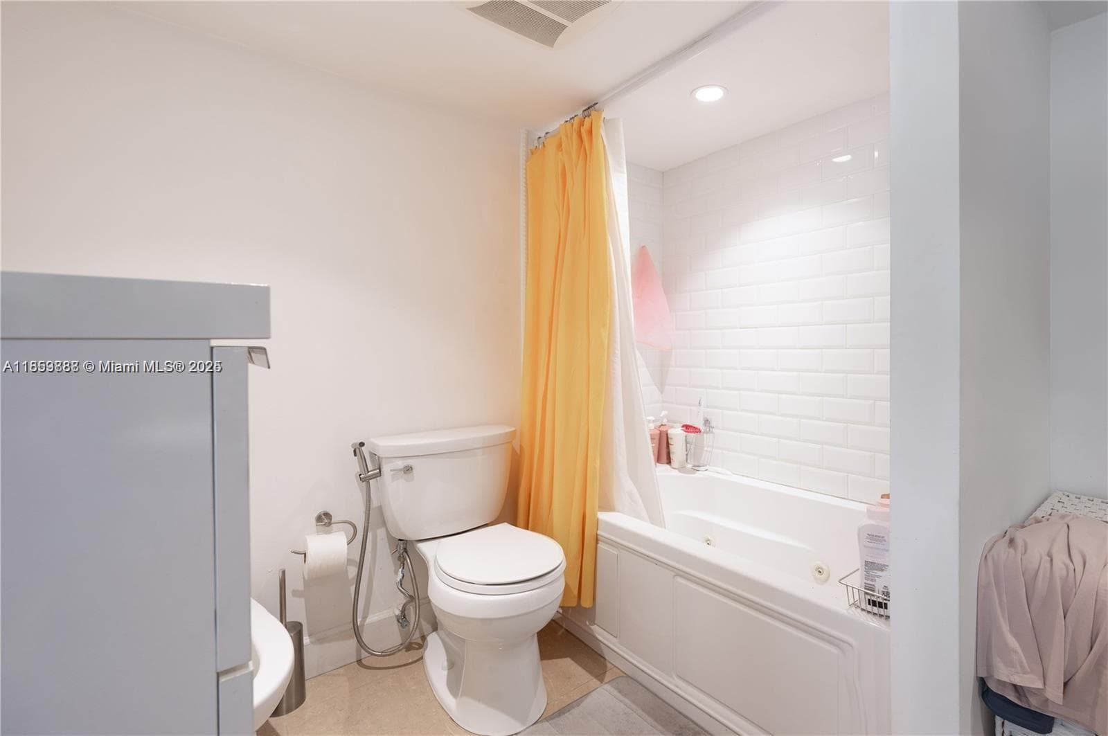 1621 Collins Ave # 302, Miami Beach FL 33139 — 16
