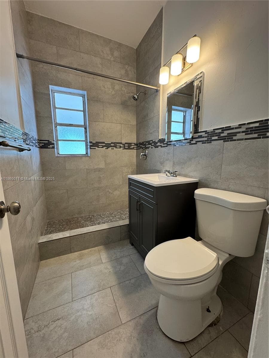 568 E 49th St, Hialeah FL 33013 — 6