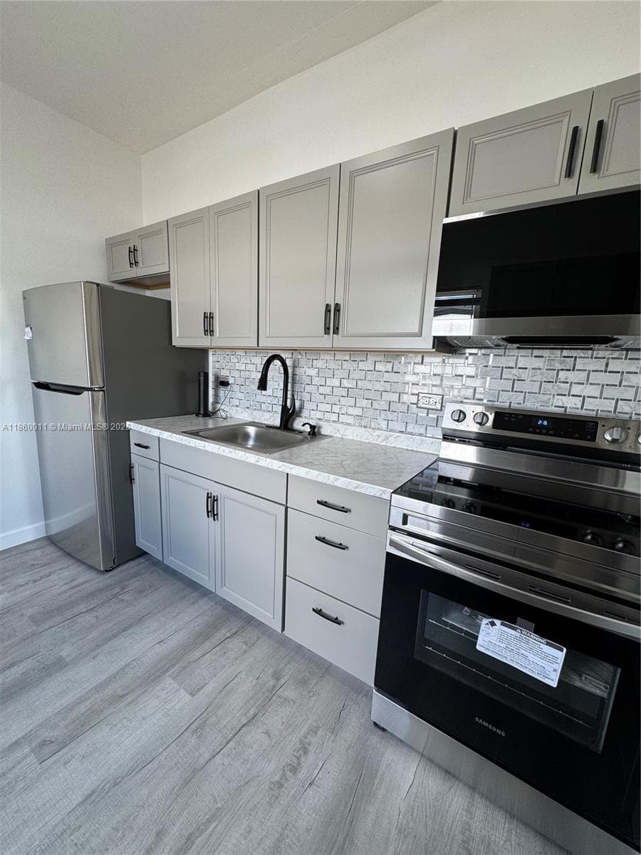 568 E 49th St, Hialeah FL 33013 — 8