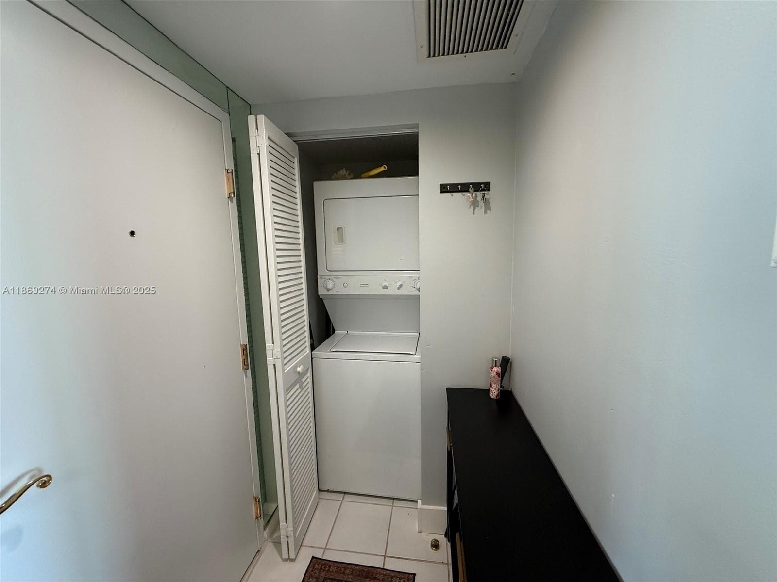 800 Claughton Island Dr # 703, Miami FL 33131 — 18