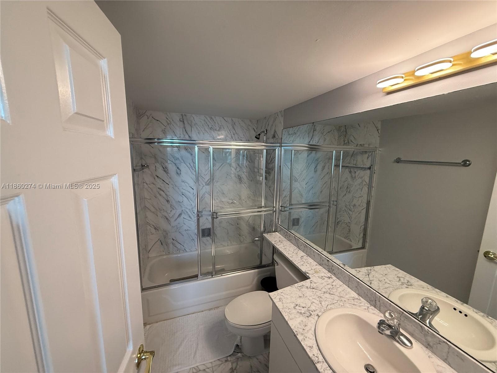800 Claughton Island Dr # 703, Miami FL 33131 — 8