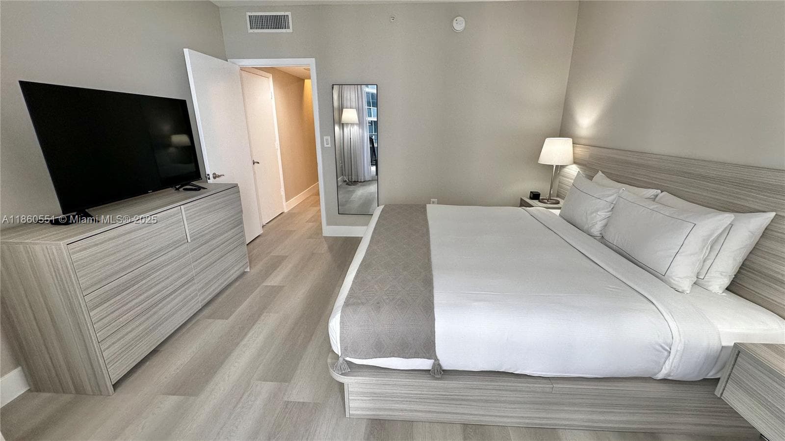 17375 Collins Ave # 2003, Sunny Isles Beach FL 33160 — 33