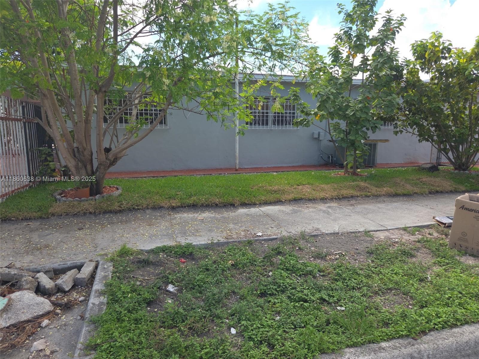 965 W 23rd St, Hialeah FL 33010 — 2